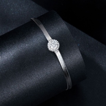 Bratara din argint cu piatra moissanite
