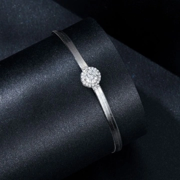 Bratara din argint cu piatra moissanite