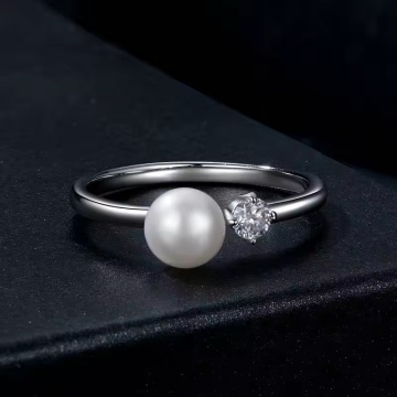 Inel din argint cu diamant moissanite si perla naturala