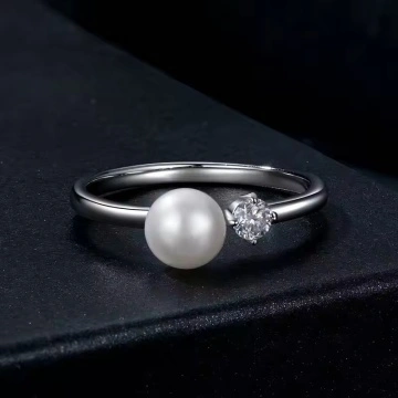 Inel din argint cu diamant moissanite si perla naturala