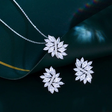 Set bijuterii cu pietre din zirconiu
