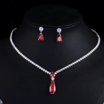 Set bijuterii cu zirconii rosii