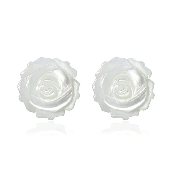 Cercei albi in forma de floare, cu surub din argint placat cu aur 14K, Erin Gold