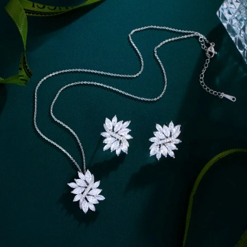 Set bijuterii cu pietre din zirconiu