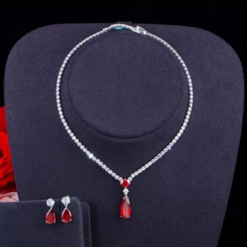Set bijuterii cu zirconii rosii