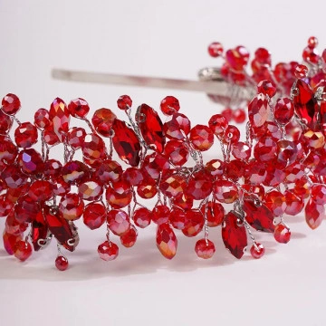 Bentita handmade cu pietre rosii