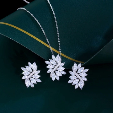Set bijuterii cu pietre din zirconiu