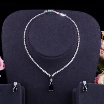 Set bijuterii cu zirconii negre