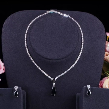 Set bijuterii cu zirconii negre