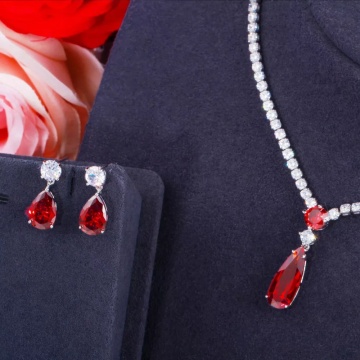 Set bijuterii cu zirconii rosii