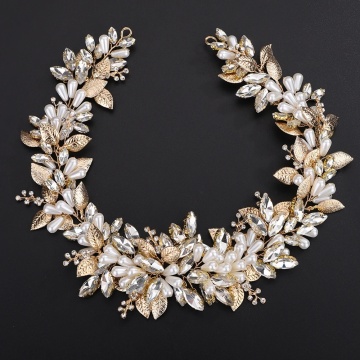 Accesoriu par auriu modelator cu frunze si perle