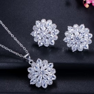 Set bijuterii cu pietre din zirconiu