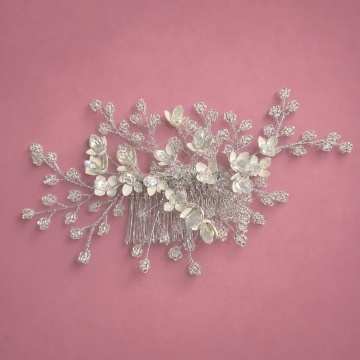 Accesoriu par argintiu, stil pieptene, cu flori si margele, Doris
