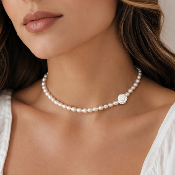 Colier din perle naturale de cultura si floare alba din sidef, Erin