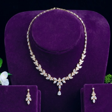 Set bijuterii auriu, cu pietre din zirconiu, Flower Drop Gold