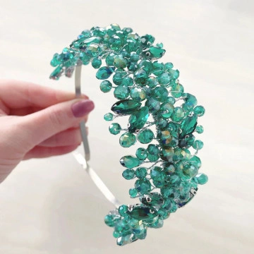 Bentita handmade cu pietre verzi