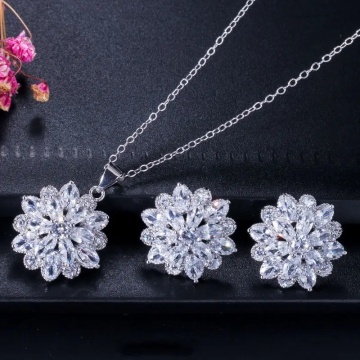 Set bijuterii cu pietre din zirconiu