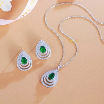 Set bijuterii elegant cu pietre verzi