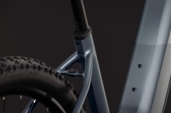 BICICLETA ELECTRICA CUBE REACTION HYBRID PERFORMANCE 720 EASY ENTRY ASHGREY PRISM 2027 L - Img 4