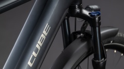 BICICLETA ELECTRICA CUBE TOURING HYBRID ONE 600 COAL CHROME 2026 50 cm - Img 6