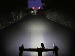 Far bicicleta RAVEMEN CR1000, 1000 LM, Negru