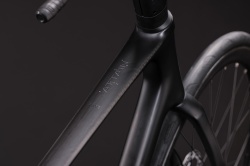 BICICLETA CUBE ATTAIN C:62 RACE CARBON COALCHROME 2027 50 cm - Img 2
