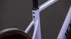 BICICLETA CUBE ATTAIN RACE CYCLAMEN BLACK - Img 12
