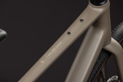 BICICLETA CUBE NUROAD ONE WOOD GREY 2027 cadru L - roti 28 - Img 3