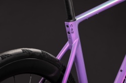 BICICLETA CUBE ATTAIN C:62 SLT COSMICPURPLE BLACK 2027 50 cm - Img 4