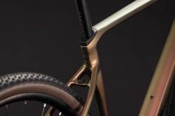 BICICLETA CUBE NUROAD SLX AUTUMN BLACK 2027 L - Img 4