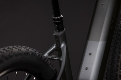 BICICLETA ELECTRICA CUBE REACTION HYBRID RACE 800 EASY ENTRY SLABGREY CHROME 2027 L - Img 4