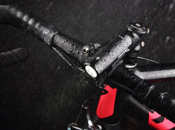 Set lumini bicicleta Far + Stop RAVEMEN LS10