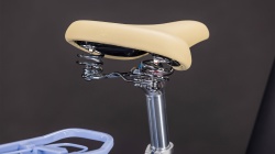 BICICLETA ELECTRICA CUBE ARUBA HYBRID 600 EASY ENTRY BLUEBLOSSOM CREME - Img 20