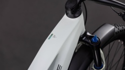 BICICLETA ELECTRICA CUBE REACTION HYBRID PRO 800 FE DESERTSTONE DRIEDHERBS - Img 18