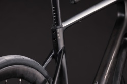 BICICLETA CUBE ATTAIN C:62 RACE CARBON COALCHROME 2027 50 cm - Img 3