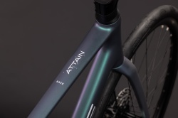 BICICLETA CUBE ATTAIN RACE SMARAGDGREY WHITE 2027 50 cm - Img 2