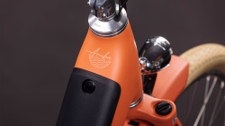 BICICLETA ELECTRICA CUBE ARUBA HYBRID 600 EASY ENTRY PAPAYA CREME - Img 12