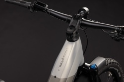 BICICLETA ELECTRICA CUBE REACTION HYBRID ONE 720 FE EASY ENTRY PEARLSILVER CHROME 2027 L - Img 2