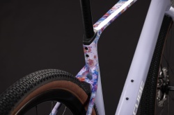 BICICLETA CUBE NUROAD C:62 EX ARTLINE 2027 L - Img 4