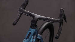 BICICLETA CUBE NUROAD C:62 SLT ROYALGREEN FUME - Img 7