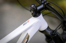 Bicicleta MTB Hardtail Superior XP 909 29 Gloss White/Hologram Black/Red