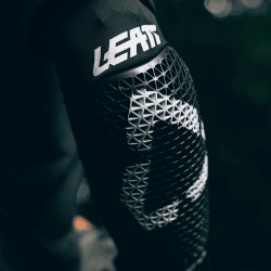 Protectii Cot Leatt ReaFlex Black M - Img 2