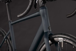 BICICLETA CUBE ATTAIN SLX BLACK CHROME 2027 50 cm - Img 3