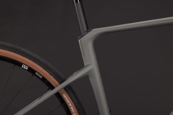 BICICLETA ELECTRICA CUBE NUROAD HYBRID C:62 RACE 400X OLDGREY GREY 2027 L - Img 4