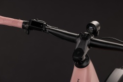 BICICLETA ELECTRICA CUBE REACTION HYBRID PERFORMANCE 720 FE EASY ENTRY RUBY BLACK 2027 L - Img 2