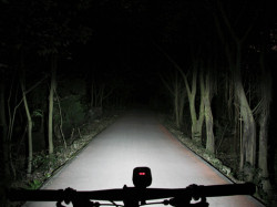 Far bicicleta RAVEMEN PR1600