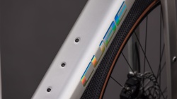 BICICLETA ELECTRICA CUBE NULANE HYBRID C:62 RACE 400X SLEEKGREY PRISM - Img 11