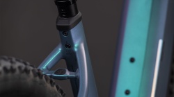 BICICLETA ELECTRICA CUBE REACTION HYBRID RACE 800 EASY ENTRY POLARLIGHT PRISM - Img 16