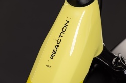BICICLETA ELECTRICA CUBE REACTION HYBRID RACE 800 FE EASY ENTRY BANANASPLIT BLACK 2027 L - Img 3