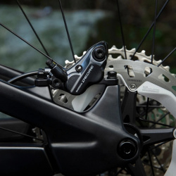 Etrier hidraulic SHIMANO Deore BR-M6120 roata fata/spate 4 pistoane Resin